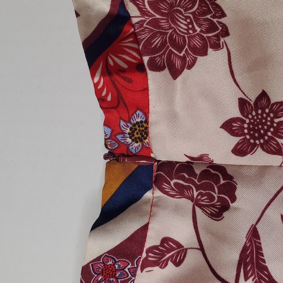 Latiste Shorts Ruffled Hem High Waisted Red/Bugundy Flower Pattern Size S - Picture 7 of 10